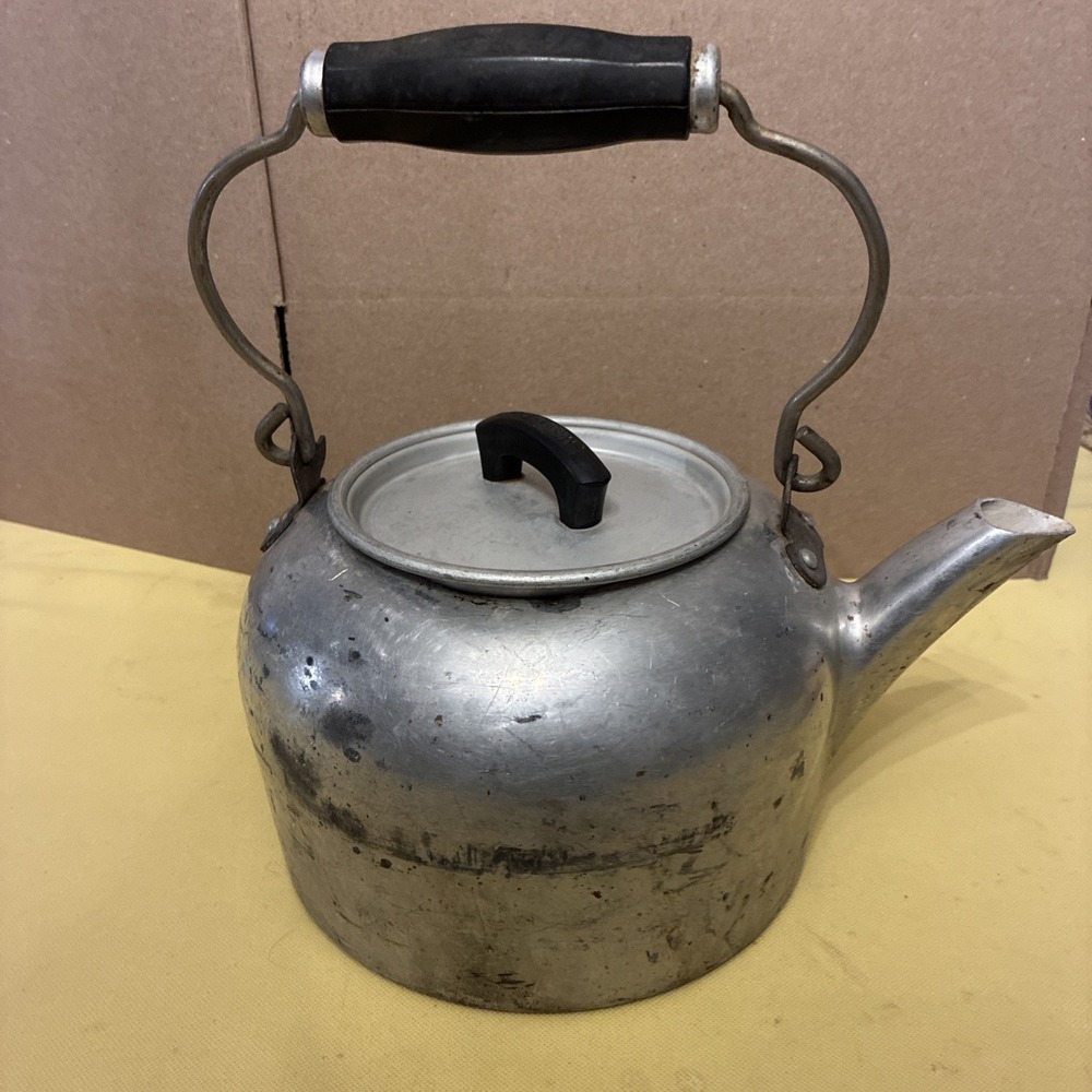 wear ever aluminum teapot kettleno 1304 1950's